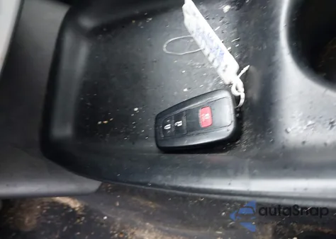 2017 Toyota Prius Two z USA, uszkodzony, nr VIN JTDKBRFU0H3578319